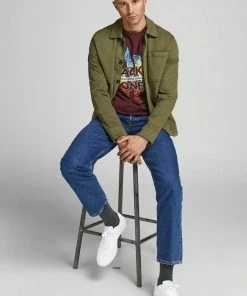 Angebote 🧨 Jack & Jones T-Shirt »URBAN-CITY TEE SS CREW NECK« Weiß, Bordeaux, Marine, Schwarz 🎁 18 Angebote 🧨 Jack & Jones T-Shirt »URBAN-CITY TEE SS CREW NECK« Weiß, Bordeaux, Marine, Schwarz 🎁 -Offizieller Jones-Shop 5f7c11a7 bb1c 54d2 b66f b35b058b634f