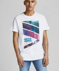 Angebote 🧨 Jack & Jones T-Shirt »URBAN-CITY TEE SS CREW NECK« Weiß, Bordeaux, Marine, Schwarz 🎁 21 Angebote 🧨 Jack & Jones T-Shirt »URBAN-CITY TEE SS CREW NECK« Weiß, Bordeaux, Marine, Schwarz 🎁 -Offizieller Jones-Shop 86743a70 2cd6 5452 af41 f0bbb7bec560