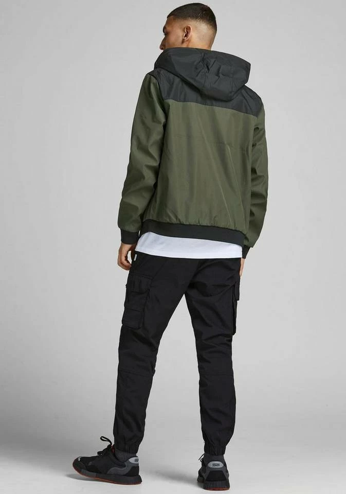 Blitzangebot 👍 Jack & Jones Blouson »SEAM JACKET HOOD« Olivgrün, Schwarz, Hellgrau, Rot-schwarz 🌟 2 Blitzangebot 👍 Jack & Jones Blouson »SEAM JACKET HOOD« Olivgrün, Schwarz, Hellgrau, Rot-schwarz 🌟 – Bild 2